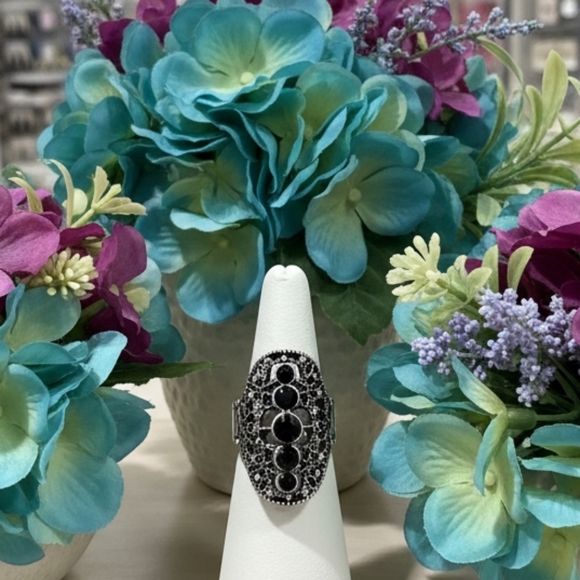 Jewelry - Costume Ring